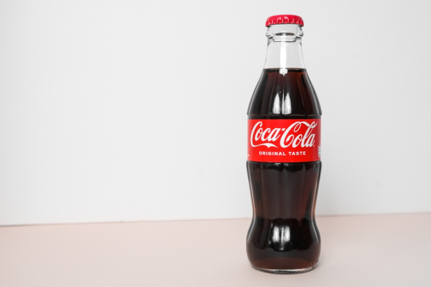 Coca-Cola hebt Gewinnprognose nach starkem Quartal an